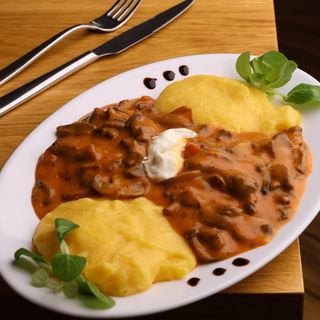 Stroganoff cu mămăliguţă