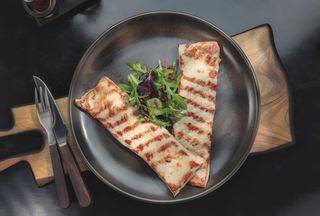 Muschi alb la gratar