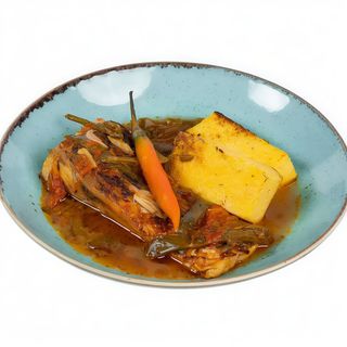 Saramura de crap cu mamaliga si ardei iute