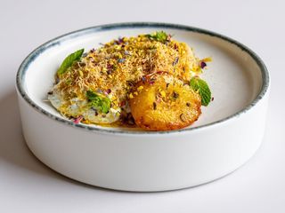 Kataif cu crema de iaurt si para caramelizata