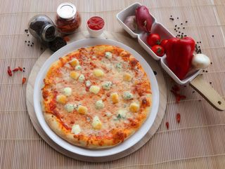 Pizza Quattro Formaggi medie Ø 32cm