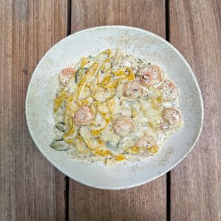 FETTUCCINE CU CREVEŢI SI ZUCCHINI 
