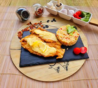 File de șalău, orez cu legume și sos de lămâie