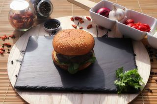 Burger MENIU (cartofi, sos, coca cola 330 ml)