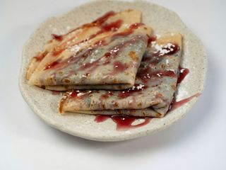 Clătite cu dulceață de afine