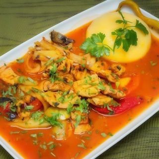 Saramură de pui cu mămăliguță