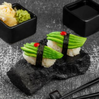 Nigiri avocado