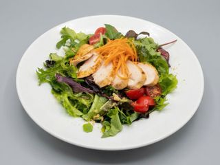 Salata cu piept pui marinat cu portocala