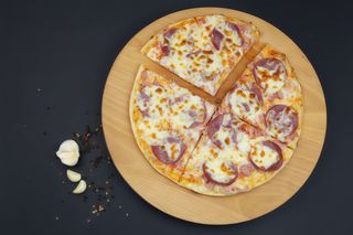 Pizza Prosciutto e Salami