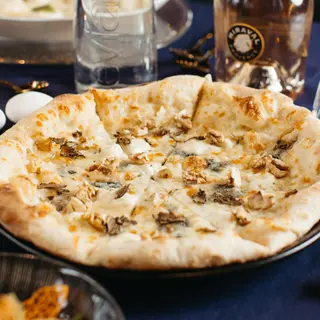 CHEESE AND TRUFFLE PIZZA 300g