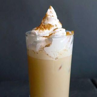 ICE COFFEE CU SCORȚIȘOARĂ ȘI FRIȘCĂ 200ml