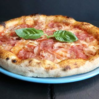 Pizza Prosciutto e Salami