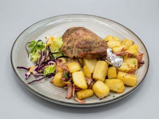 Aripioara purcel cu cartofi țărănești