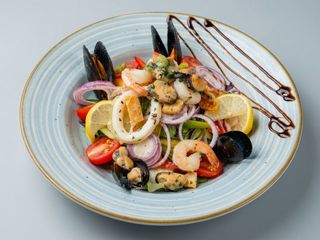 Salata cu fructe de mare