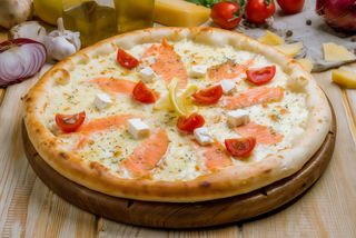 Smoked salmon pizza