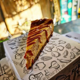 Cheesecake cu dovleac și sos de caramel 