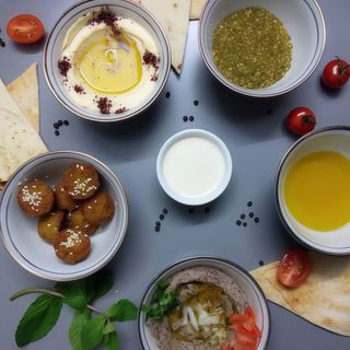 Arabic breakfast pentru 2-3 persoane
