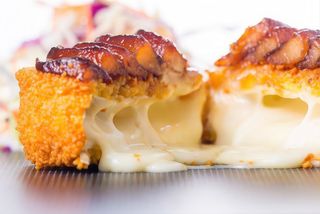 Camembert cu sos de afine