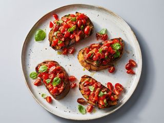 Bruschette Pomodorini e Pesto di Basilico