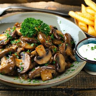 Ciuperci sote cu cartofi prăjiți