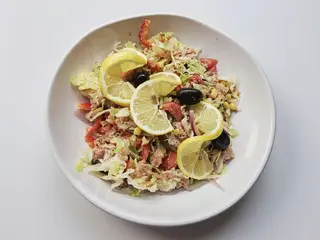 Salată cu ton