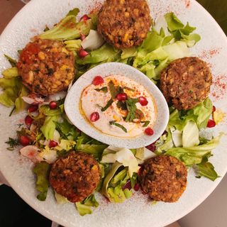 falafel cu sos tahini