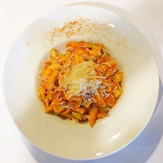 Penne cu tofu și dovlecei