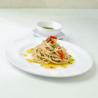 Spaghete al Olio e aglio