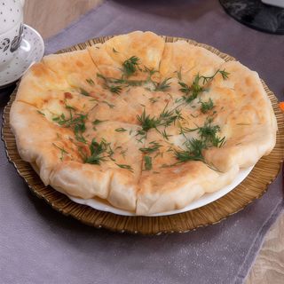 Placinta cu branza de burduf, marar si smantana