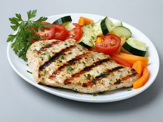 Piept de pui cu legume