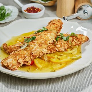 Șalău în crustă de migdale și sos de citrice 370g