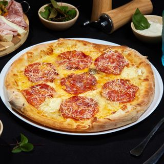 Pizza Cinque Formaggi e Ventricina picante 640g