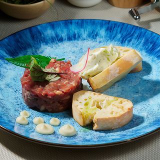 Tartar de vită cu unt aromatizat 220g