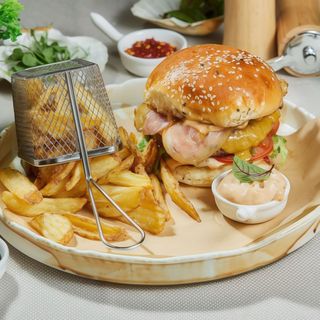 Burger Nord Bistro de vită cu French fries și sos Nord Bistro 560g