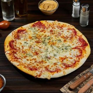 Pizza Quattro Formaggi cu salam picant 26cm