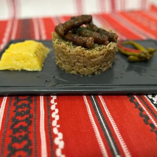 Varza calita cu carnati afumati