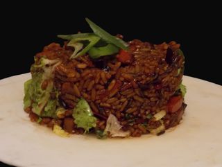 Orez chinezesc cu urechi de lemn si legume proaspete