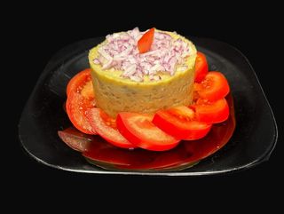 Salata de vinete dichisita cu rosii tinere si ceapa