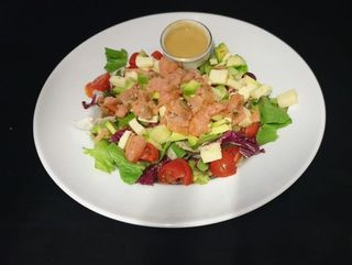 Salata cu somon fume