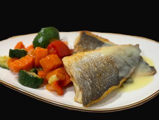 File de dorada la gratar cu legume si lamaie