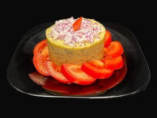 Salata de vinete dichisita cu rosii tinere si ceapa