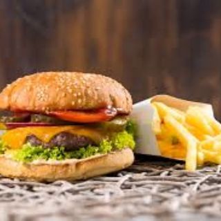 Meniu Combo Cheeseburger cu cartofi prajiti