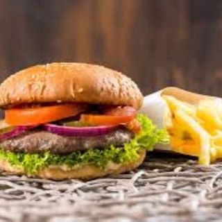 Meniu Combo Hamburger de vită pufos cu cartofi prajiti