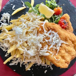 Combo Snitel din piept de pui cu cartofi prajiti  și mozzarella