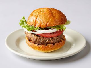 Hamburger Blue Cheese cu chiflă pufoasă