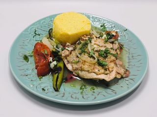 Saramură de pui cu mămăliguță