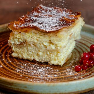 Plăcintă cu brânză dulce și stafide