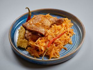 Pulpa de rață pe varză călită și mămăliguță