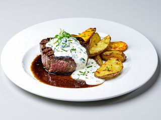 Mușchi de vită cu sos gorgonzola