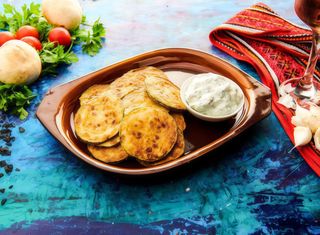 Dovlecei prăjiți cu sos tzatziky (post)